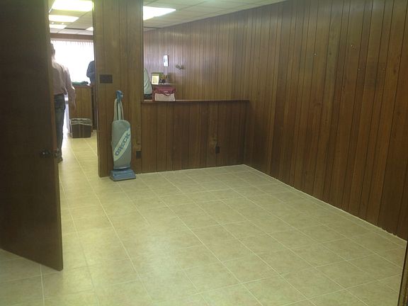 3rd image of 414 N Lee Ave