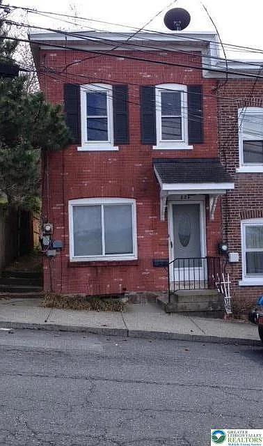 2 bed, 1.5 bath, 952 sqft, $1,400 — Photo 1