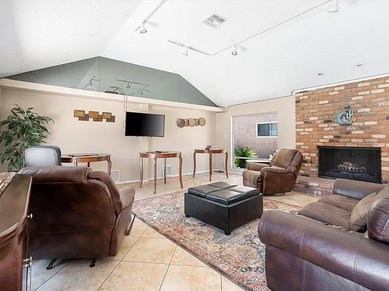 5525 E Thomas Rd #B11 — Photo 11