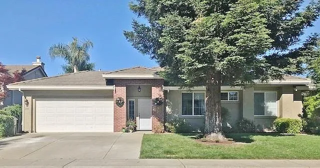 2343 Marina Glen Way photo 1