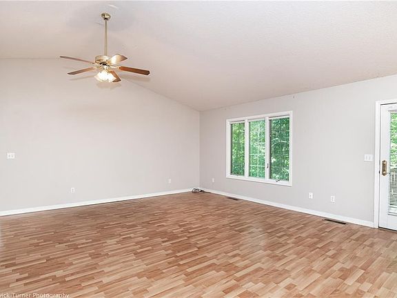 5th image of 8 Cambria Dr