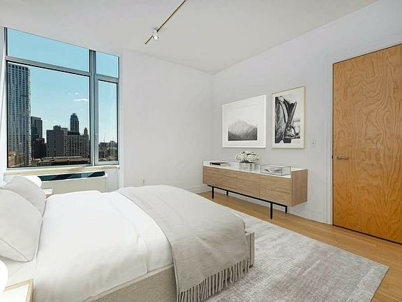 4th image of 127 Livingston St #2