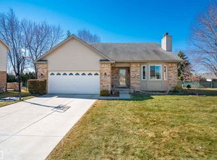 28466 Clover Ct, Chesterfield, MI 48047