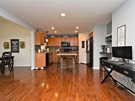 4th image of 35 Scooter Ln