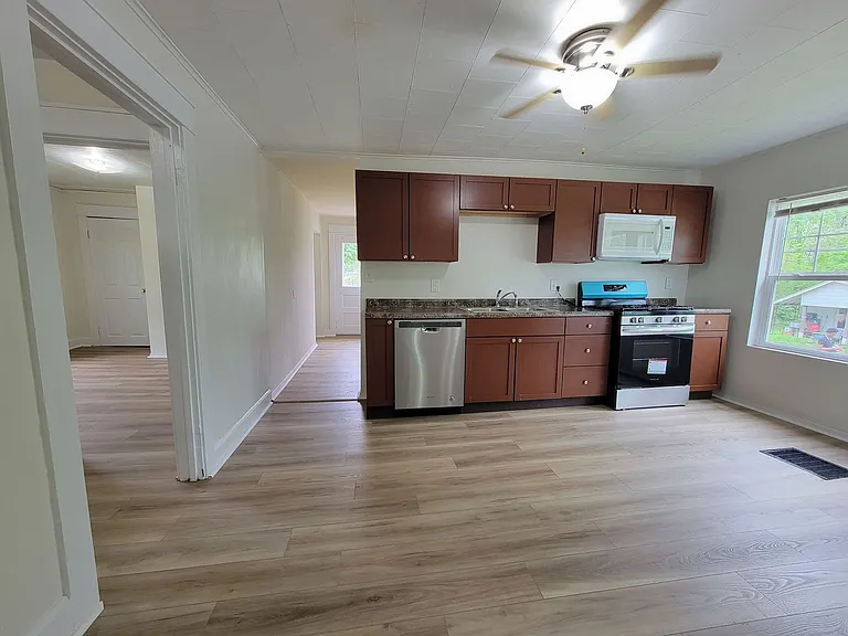 2429 S Broadview Dr — Photo 8