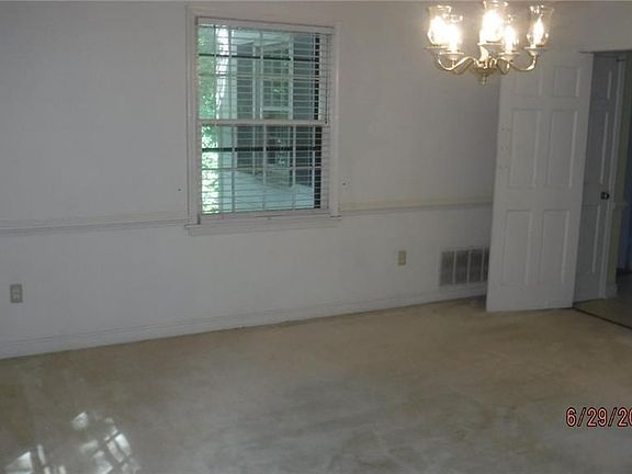 5th image of 303 Berwickshire Dr