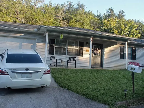 809 Union Crest Ct, Sevierville, TN 37876