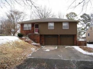 4105 N Waldrond Ave, Kansas City, MO 64117