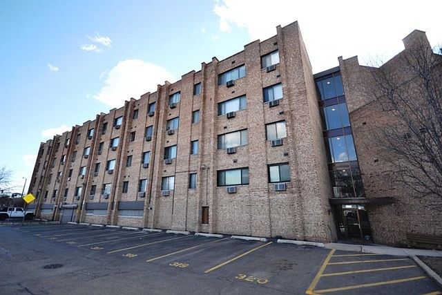 1st image of 5358 N Cumberland Ave #2112