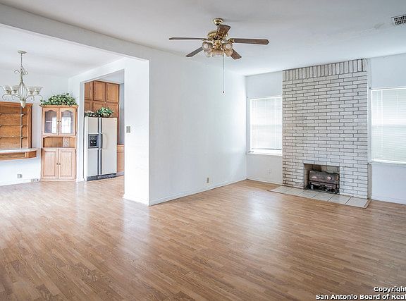 4th image of 646 Kayton Ave