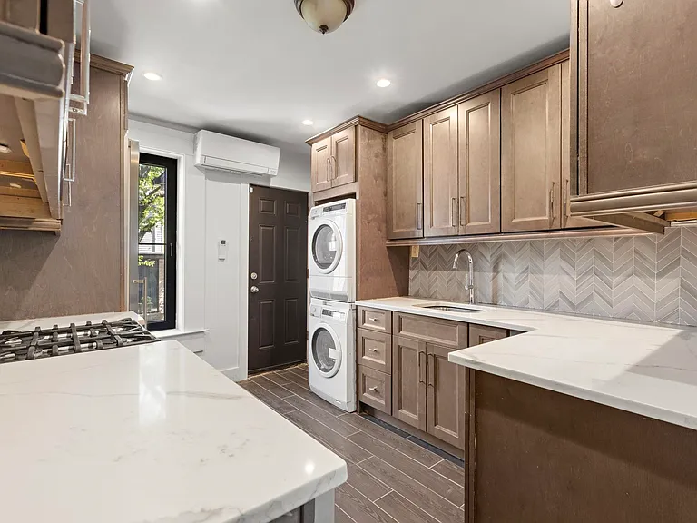 138 Central Ave — Photo 11