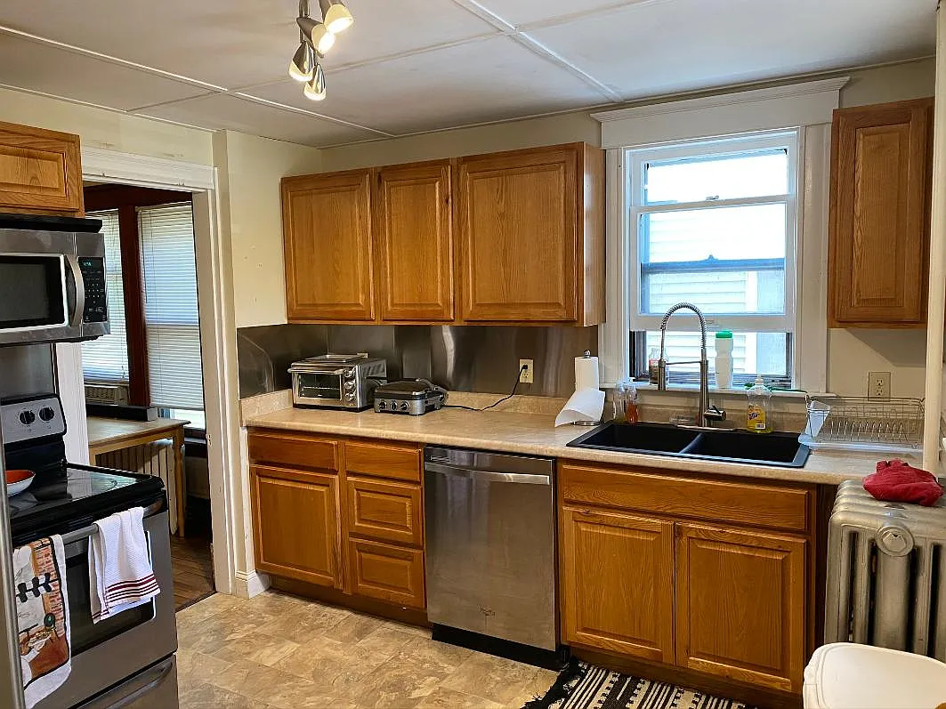 3 bed, 680 sqft, $3,240 — Photo 2