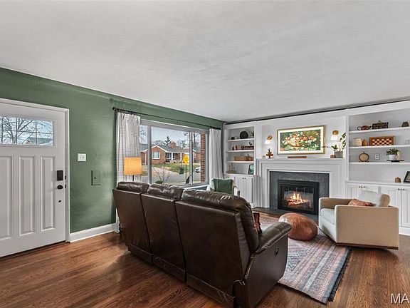 4th image of 6034 Childress Ave