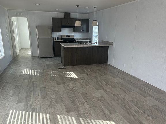 3rd image of 328 Sierra Cir