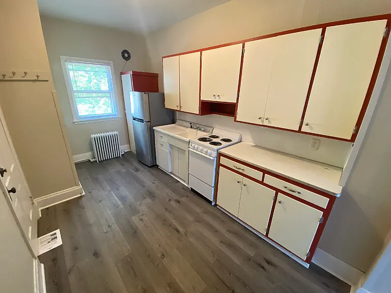 221 8th St S #4 — Photo 3