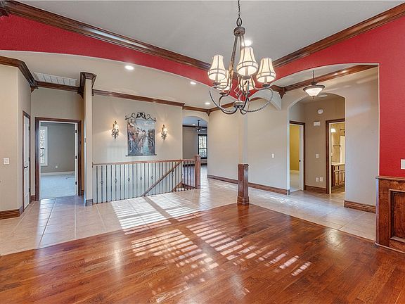 5th image of 8 Arden Ln