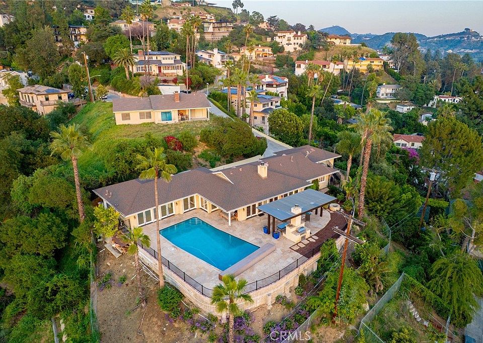 1st image of 736 Cavanagh Rd