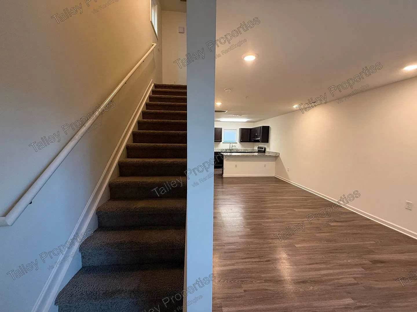 2 bed, 1.5 bath, 960 sqft, $1,299 — Photo 2
