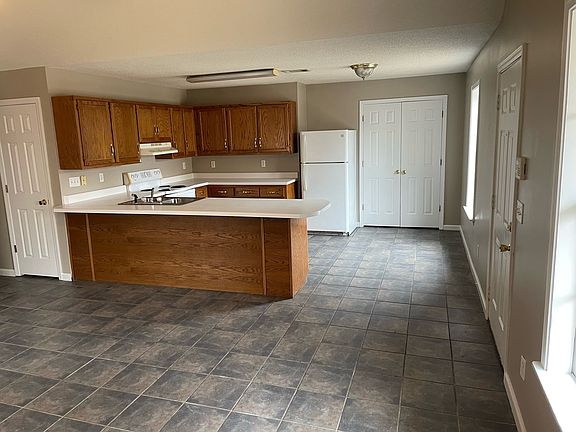 2nd image of 119 Cypress Cir #119