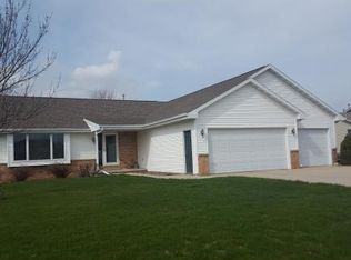 W6066 Hearthstone Dr, APPLETON, WI 54915
