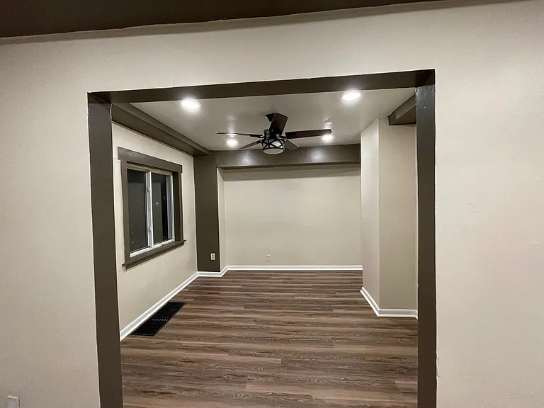 2528 Parkwood Ave — Photo 14