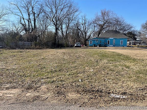 5th image of 307 Felix St