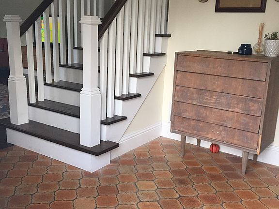 2nd image of 823 Fairlington Dr