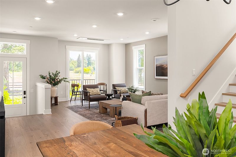4th image of 417 Parkside Walk