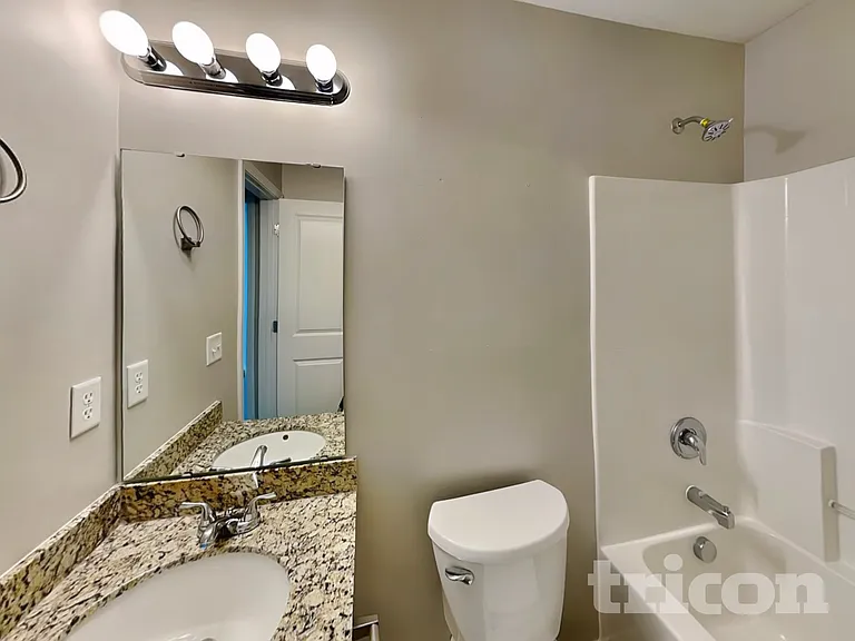 241 Saskatoon Dr — Photo 17