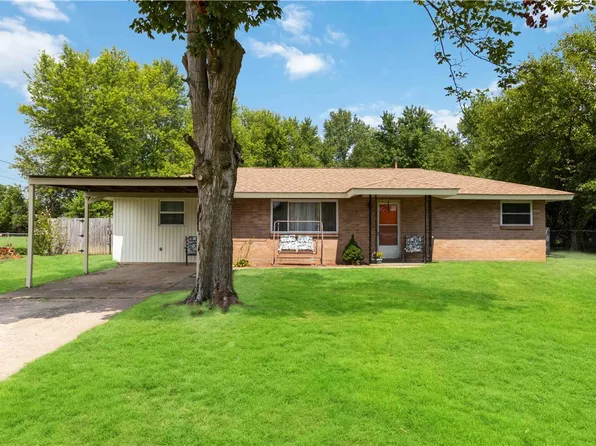 703 E Sumac St, Rogers, AR 72756