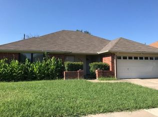 844 W Lynn Creek Dr, Arlington, TX 76001