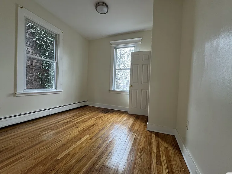 149 Wilkinson Ave #3R — Photo 4