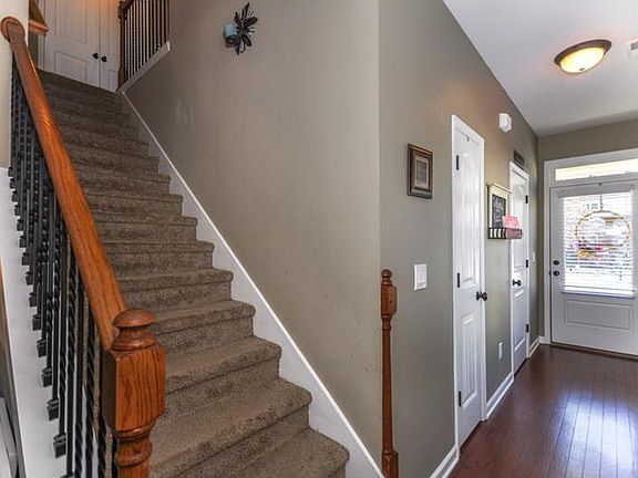 4th image of 223 Ascott Ln