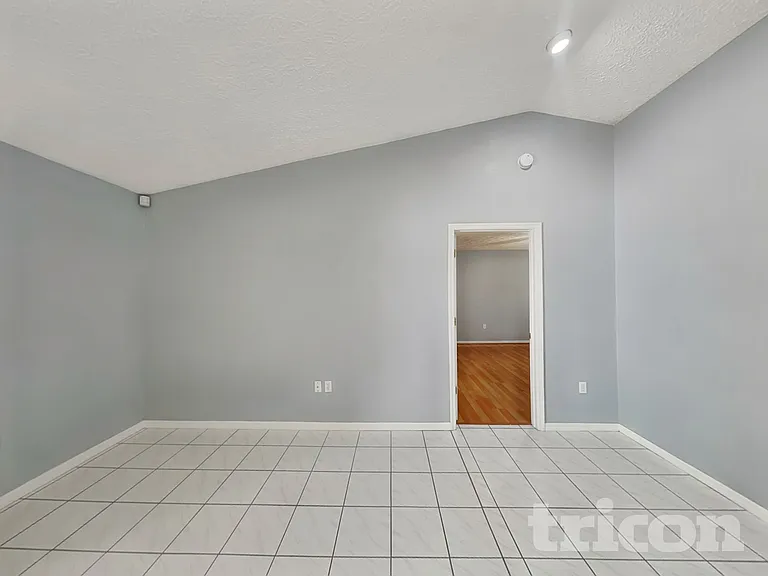 7028 Covewood Dr — Photo 2