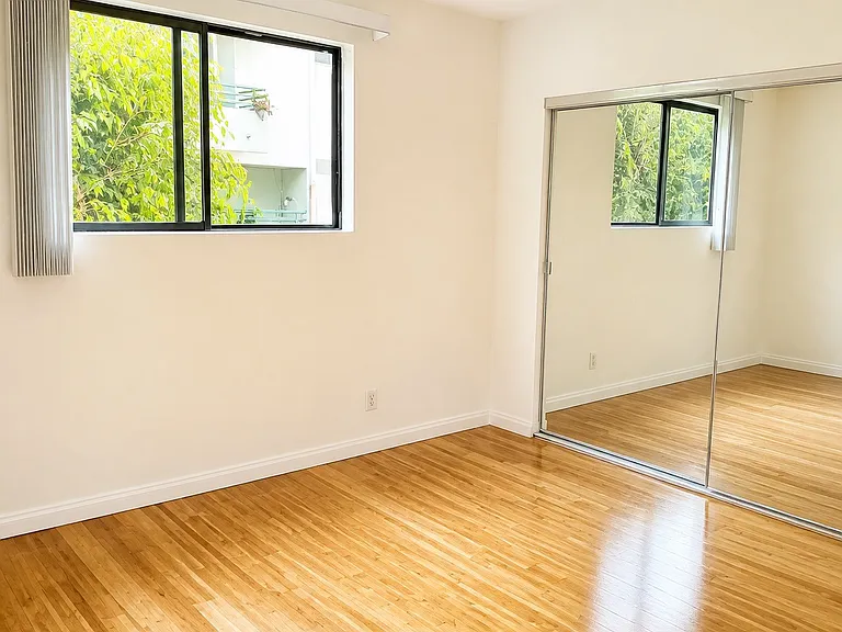 1427 N Gardner St #19 — Photo 12