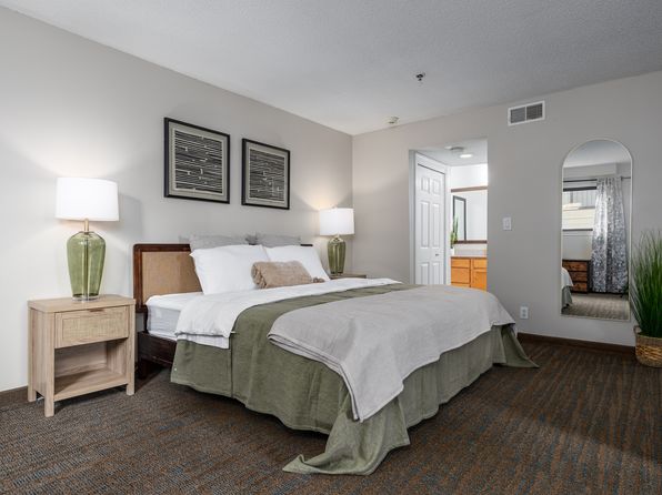 1001 Bridgeport Ave #M1