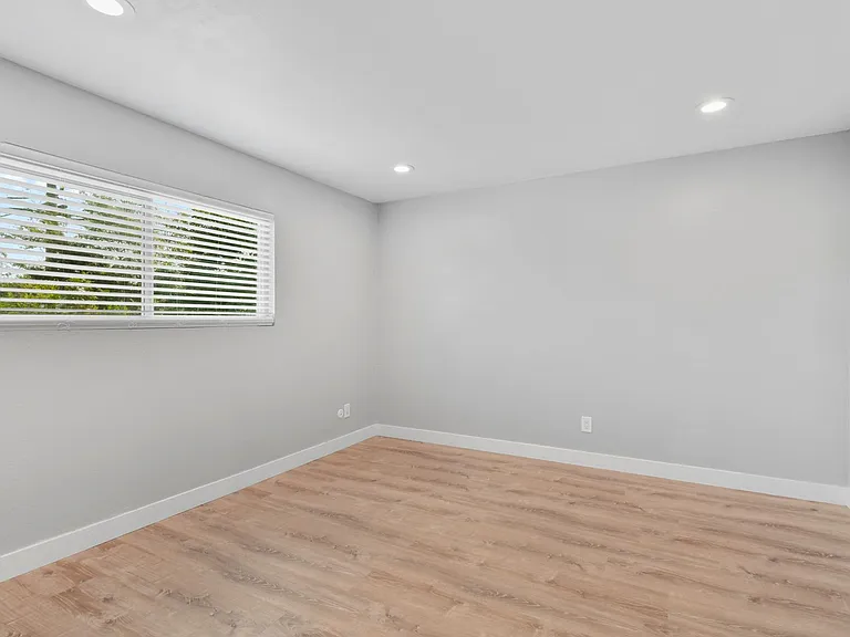 9175 Campina Dr #5 — Photo 2