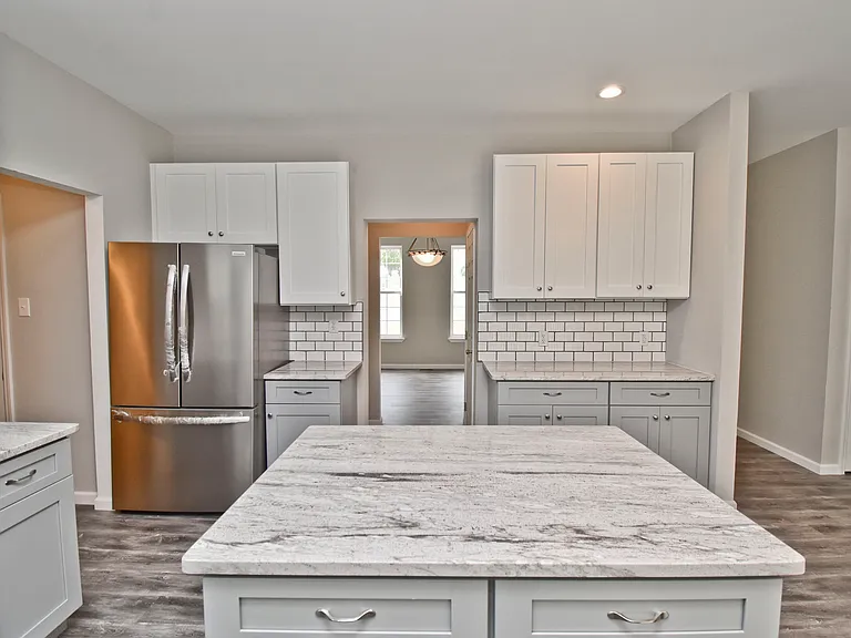 557 Marco Way — Photo 6