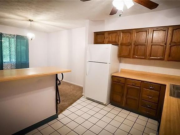 3rd image of 206 Piper Ln #206