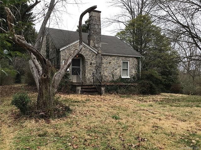 1st image of 1016 Tarvia Ave NE