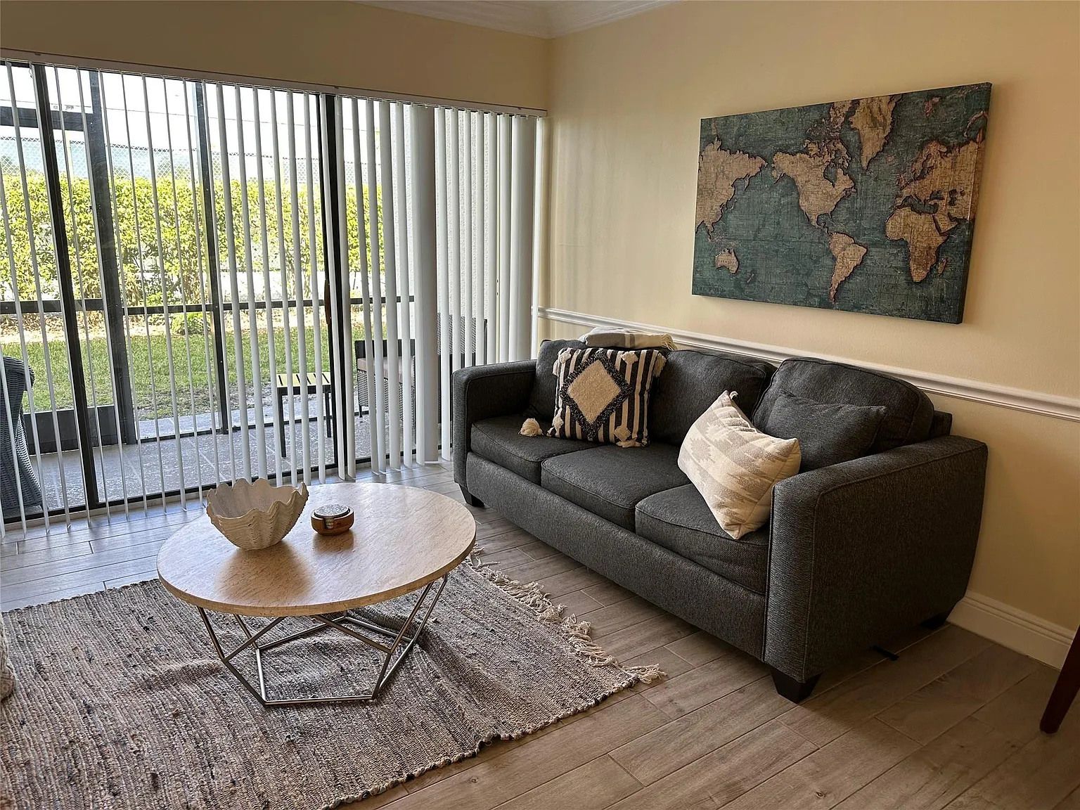 1 bed, 1.5 bath, 860 sqft, $3,000 — Photo 3