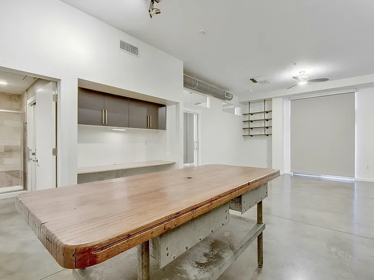 2124 E 6th St #202 — Photo 12