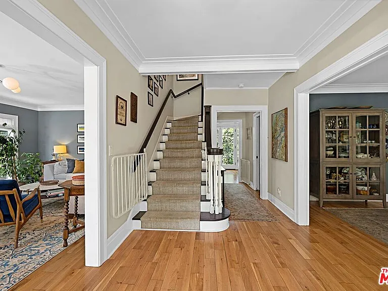 379 N Ridgewood Pl — Photo 3