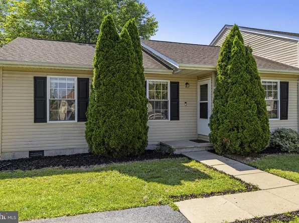 11 Idyllwood Dr, Inwood, WV 25428