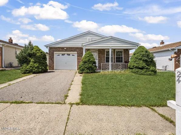 24 Merrilee Lane, Toms River, NJ 08757