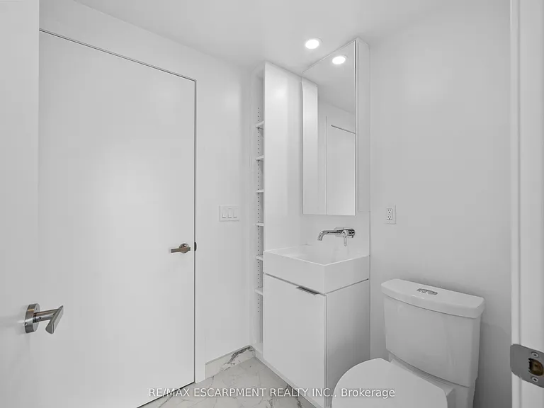 370 Martha St #1503 — Photo 14