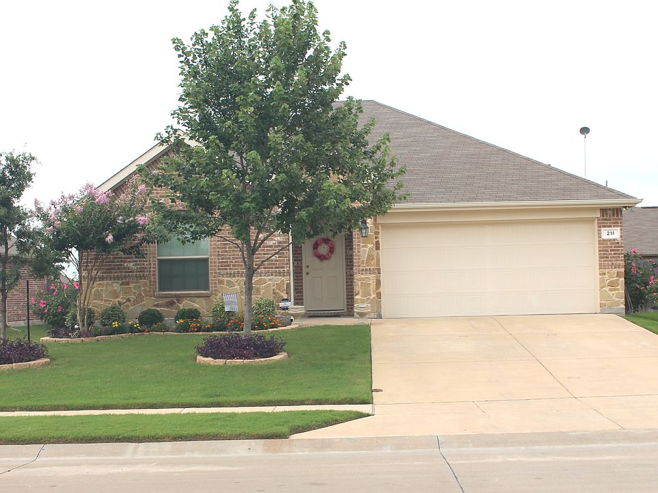 1st image of 211 Thoroughbred St