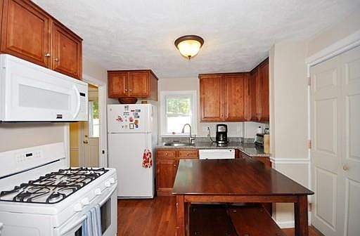 2nd image of 3 Maple Ct