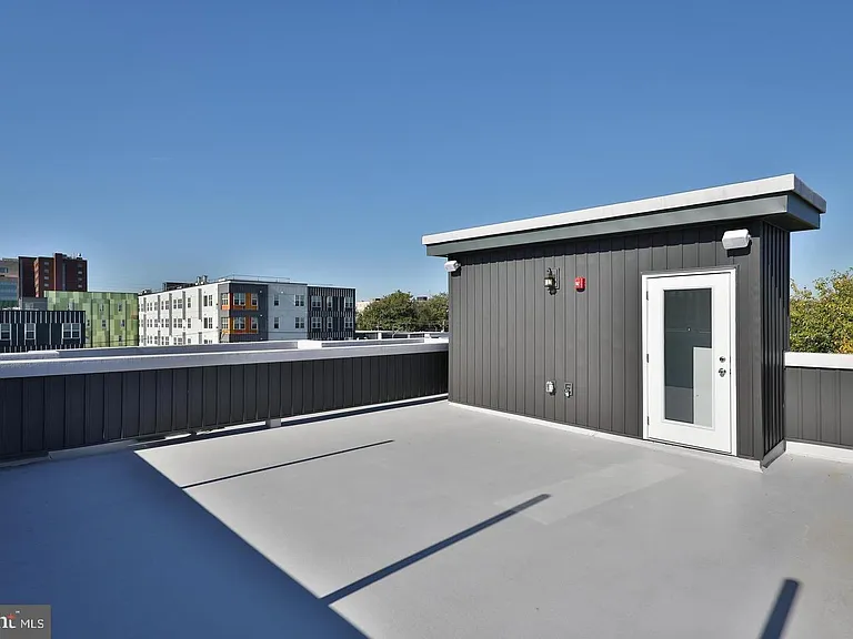 1939 N Darien St #2 — Photo 15