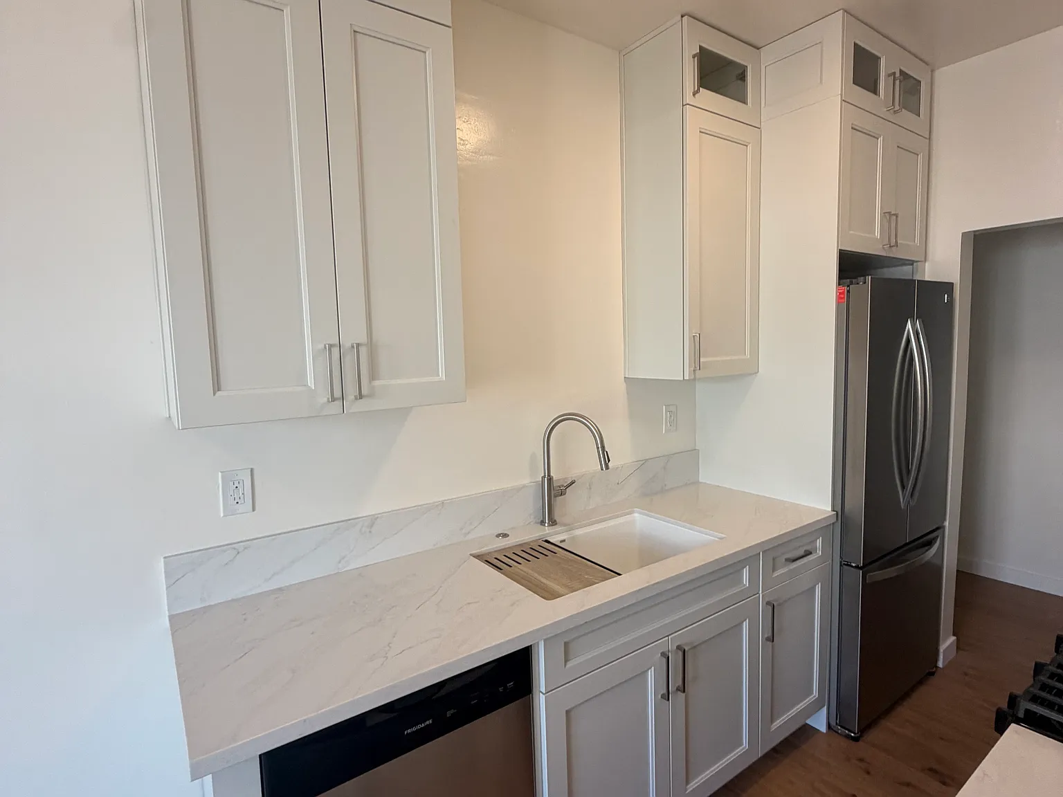 1 bed, 850 sqft, $3,700 — Photo 4